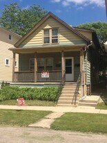 2570 N Newhall St, Unit LOWER in Milwaukee, WI - Building Photo