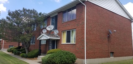 Cedarwood Apartments in Lockport, NY - Foto de edificio - Building Photo