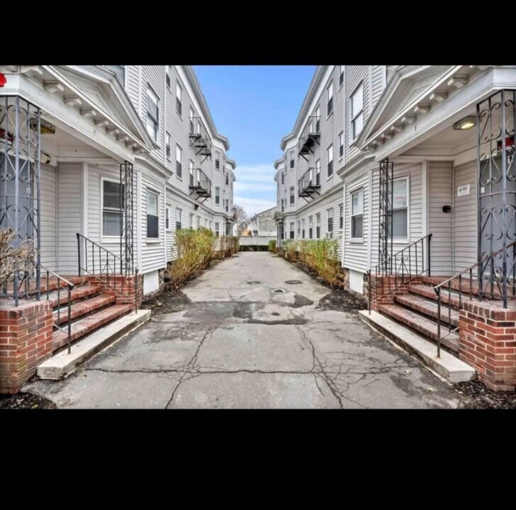 2 Kingsley Terrace in Lynn, MA - Building Photo