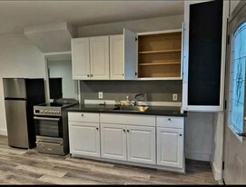 686 Santa Maria Rd, Unit El Sobrante Studio in El Sobrante, CA - Building Photo