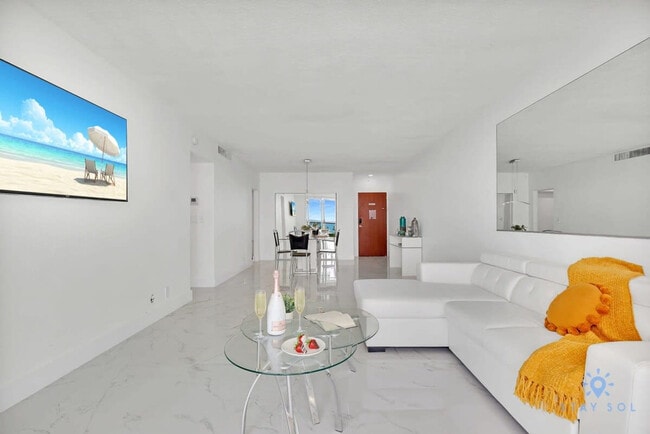 3901 S Ocean Dr in Hollywood, FL - Building Photo - Building Photo