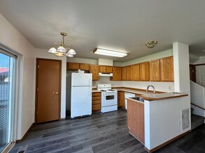 9725-9727 N Eileen Ct in Hayden, ID - Foto de edificio - Building Photo