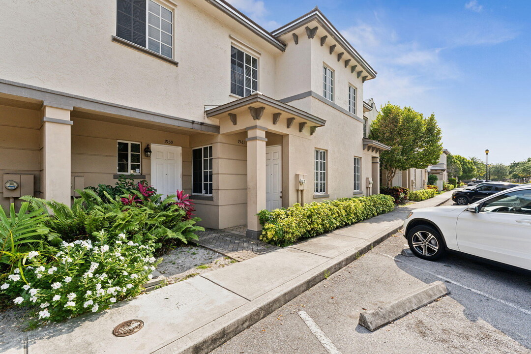 1959 Marsh Harbor Dr in Riviera Beach, FL - Building Photo