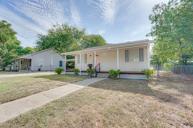 830 Carver St in Mesquite, TX - Foto de edificio - Building Photo