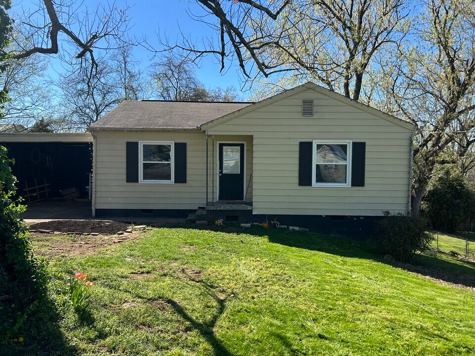 3419 Vaughn St in Knoxville, TN - Foto de edificio