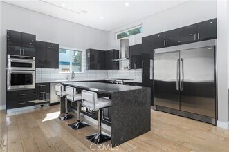 6230 Beeman Ave in Los Angeles, CA - Building Photo - Building Photo