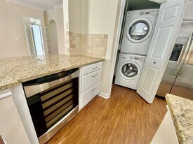 1901 Post Oak Park Dr, Unit 5201 in Houston, TX - Building Photo