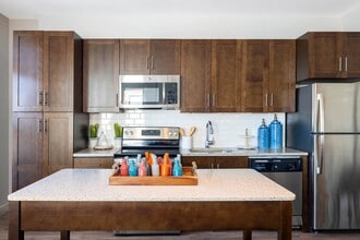 VY Reston Heights in Reston, VA - Building Photo - Building Photo