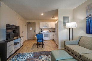 2210 N Glenville Dr in Richardson, TX - Building Photo