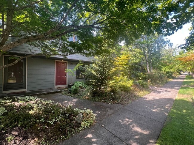 property at 646 E Main St