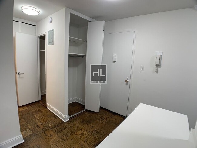 E 16 ST in New York, NY - Building Photo - Building Photo