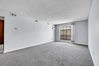 3550 S Harlan St in Lakewood, CO - Building Photo - Building Photo