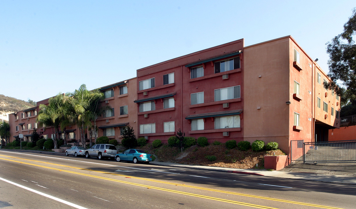 Collwood Point in San Diego, CA - Foto de edificio