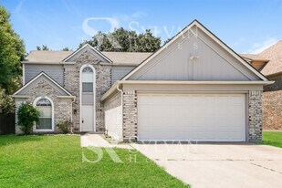 220 Hibiscus Dr in Arlington, TX - Building Photo