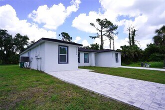 17072 Byron Ave in Port Charlotte, FL - Building Photo - Building Photo