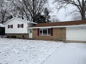 1058 Carol Rd in Bowling Green, OH - Building Photo