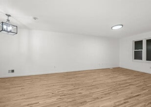 71 Woodlawn Ave, Unit 2 in Jersey City, NJ - Foto de edificio - Building Photo