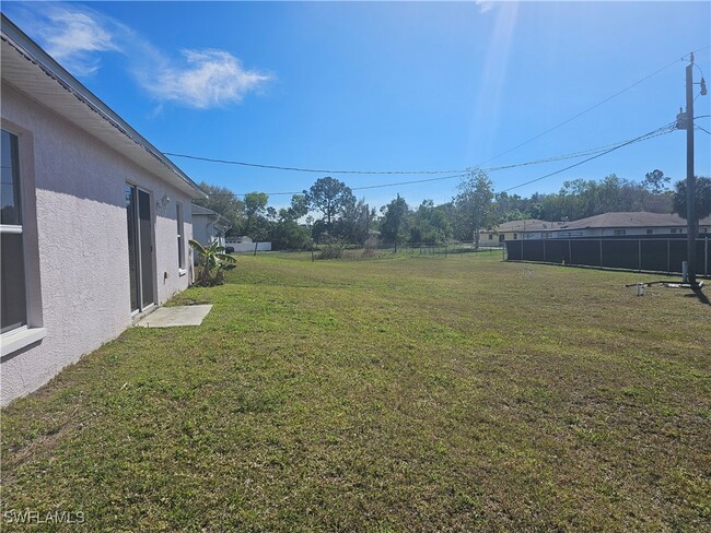 2188 Lincoln Park Ave in Alva, FL - Building Photo - Building Photo