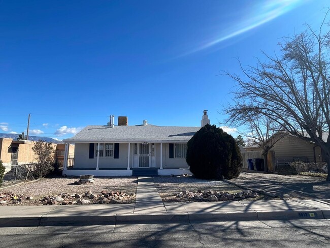 5012 Pastura Pl NW in Albuquerque, NM - Building Photo - Building Photo