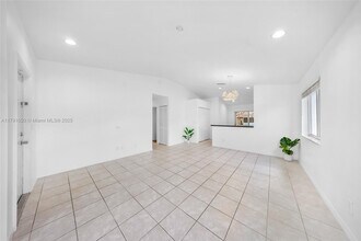 709 NW 208th Way in Pembroke Pines, FL - Building Photo - Building Photo