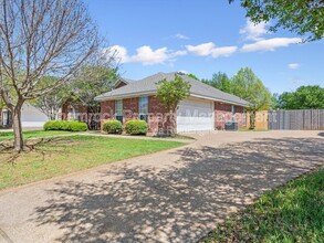 912 Pawnee Trail in Hewitt, TX - Building Photo - Building Photo