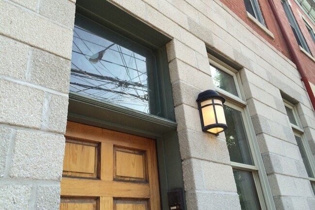 2211 Sarah St, Unit 2