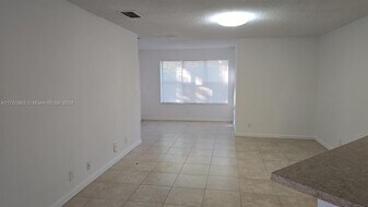 3440 Pinewalk Dr N in Margate, FL - Building Photo - Building Photo