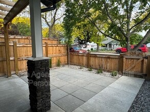 831 Wilson Ave in Kelowna, BC - Building Photo - Building Photo