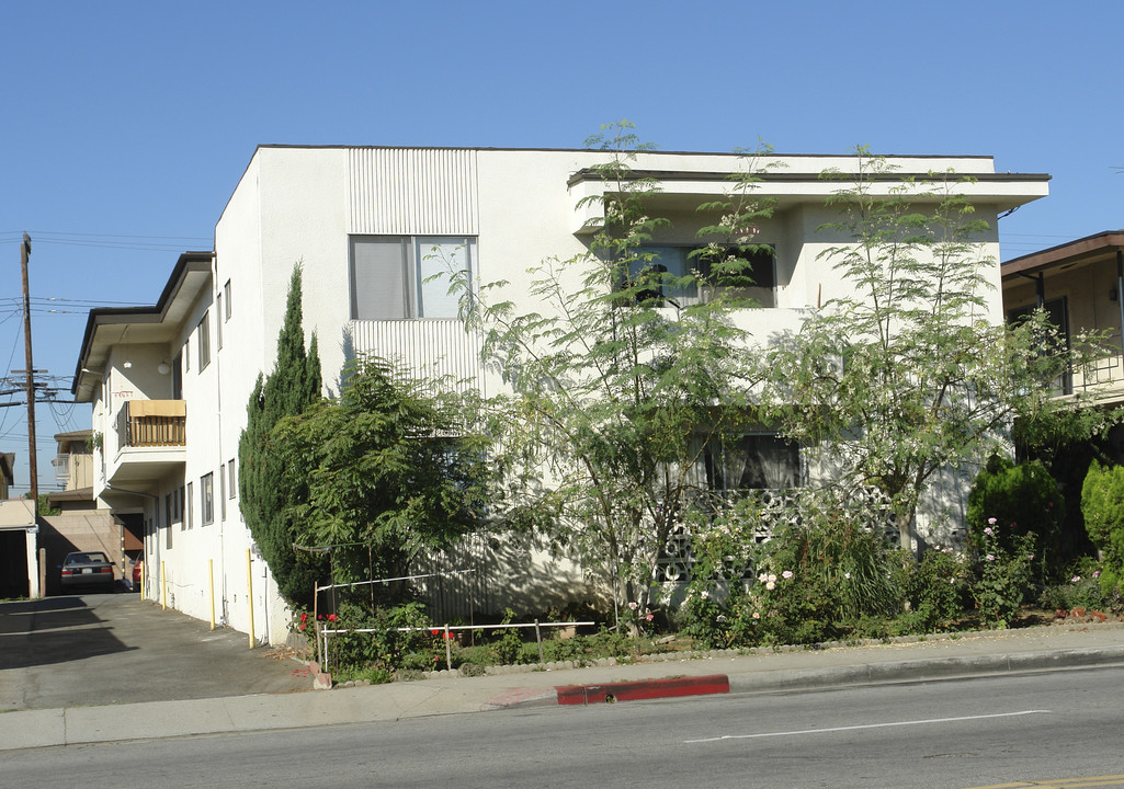 915 N Garfield Ave in Alhambra, CA - Foto de edificio