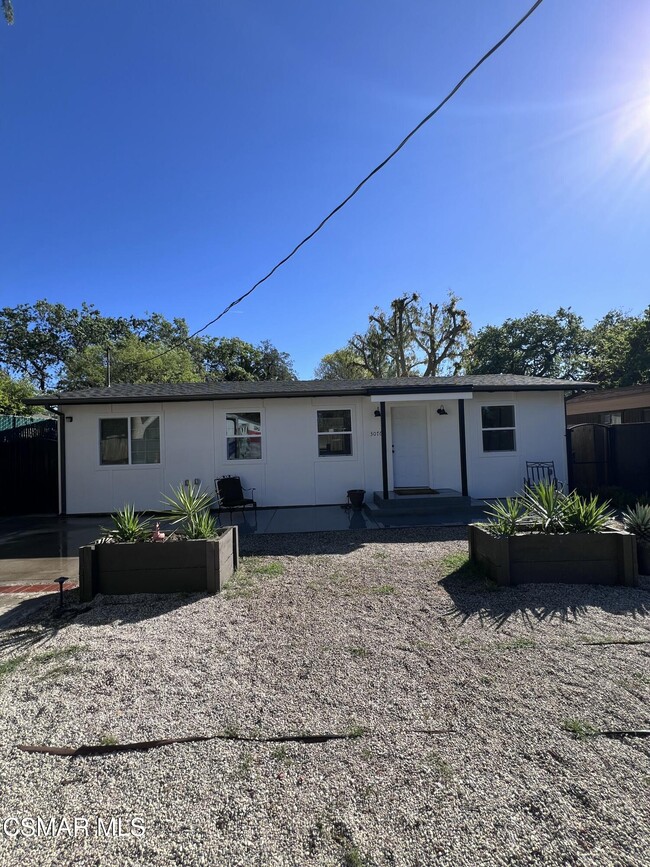property at 3076 Los Robles Rd