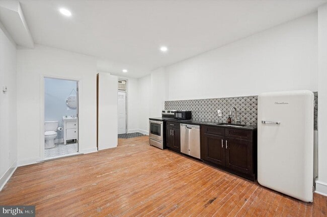 property at 4645 Umbria St