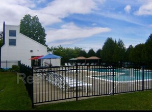 3 Stirrup Dr in East Greenbush, NY - Building Photo - Building Photo