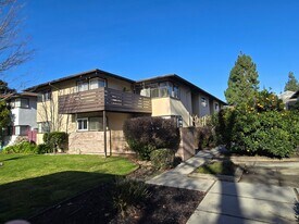 280 Waverley St, Unit 2 in Menlo Park, CA - Building Photo