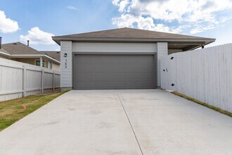 388 Glocken Ln in Kyle, TX - Building Photo - Building Photo