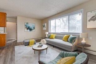 Laney Lodge in Regina, SK - Building Photo