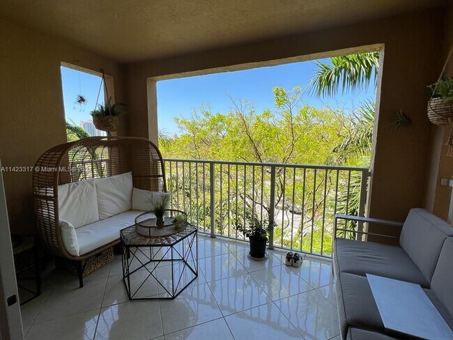 19901 E Country Club Dr, Unit 2505 in Miami, FL - Building Photo - Building Photo