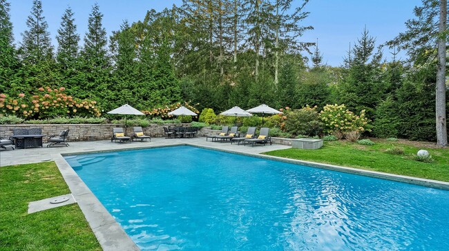 property at 20 Lighthouse Ln