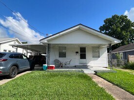 208 St George St in Lafayette, LA - Building Photo