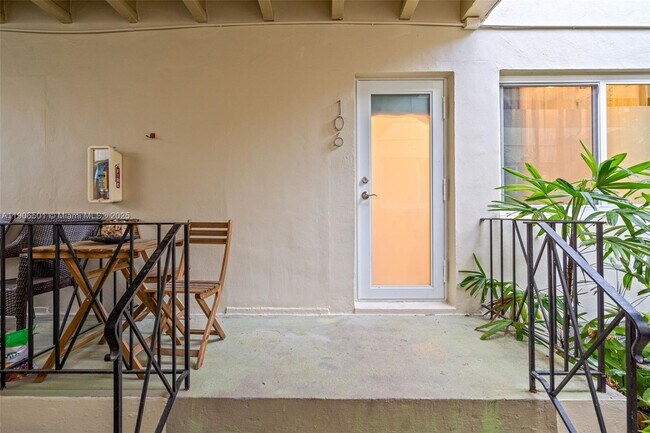 900 Meridian Ave in Miami Beach, FL - Building Photo - Building Photo