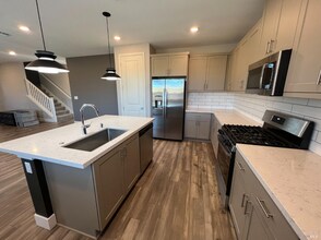 5371 Elan Dr in Fairfield, CA - Building Photo - Building Photo