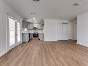 2032 Meadfoot Rd in Carrollton, TX - Building Photo - Building Photo