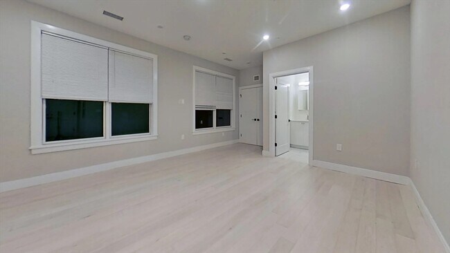 198 Green St, Unit 202 in Boston, MA - Foto de edificio - Building Photo