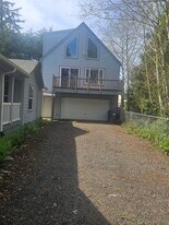 735 Chenois Ave NE, Unit 735-1 in Ocean Shores, WA - Building Photo