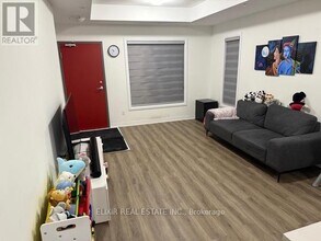 2635 William Jackson Dr in Pickering, ON - Building Photo - Building Photo