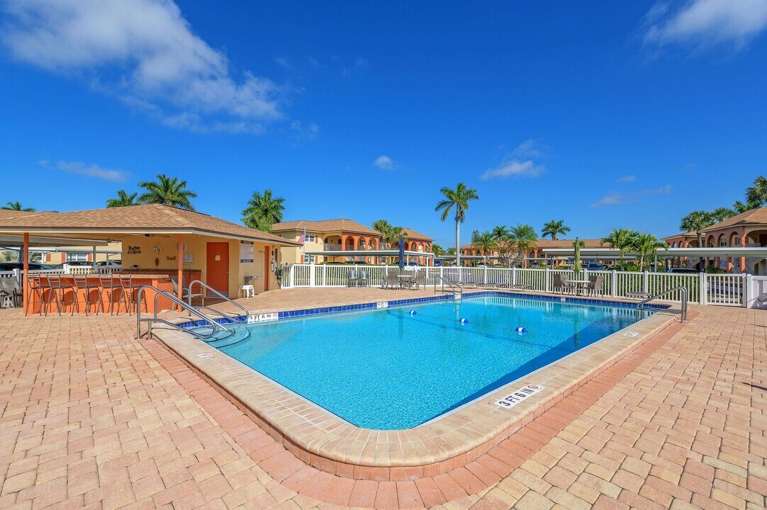 366 Charlemagne Blvd in Naples, FL - Building Photo