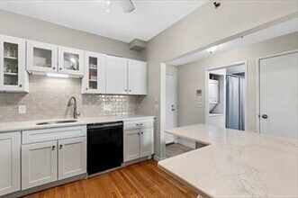 100 Cove Way in Quincy, MA - Building Photo - Building Photo