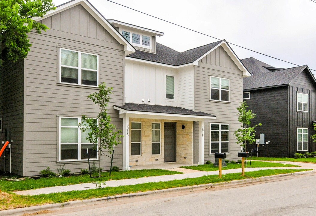 301 Cooner St in College Station, TX - Building Photo