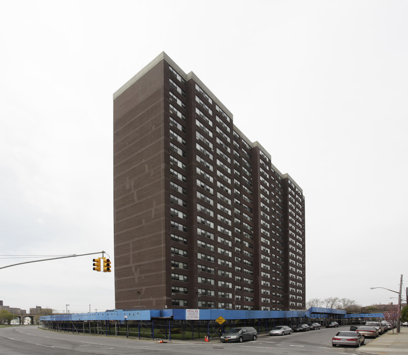 Seaview Towers in Far Rockaway, NY - Building Photo