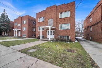 5208 Lee Rd in Maple Heights, OH - Building Photo - Building Photo