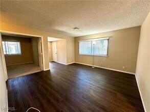 6114 Meadowgrass Ln in Las Vegas, NV - Building Photo - Building Photo